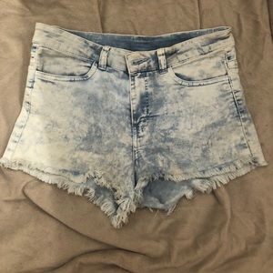 H&M light acid wash denim shorts